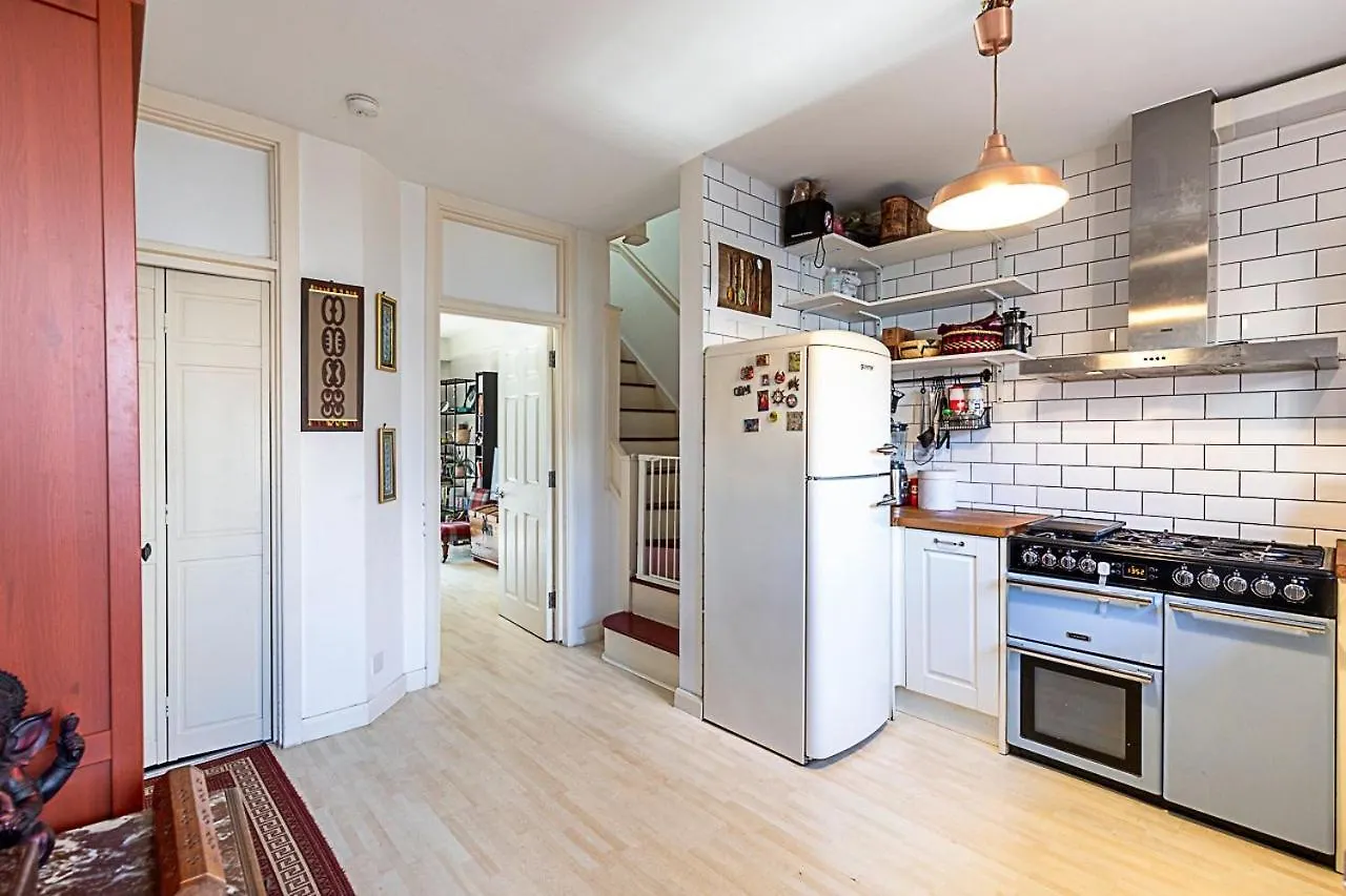 Apartment Stylish & Spacious 3-Bed Home In Vibrant Bow London United Kingdom