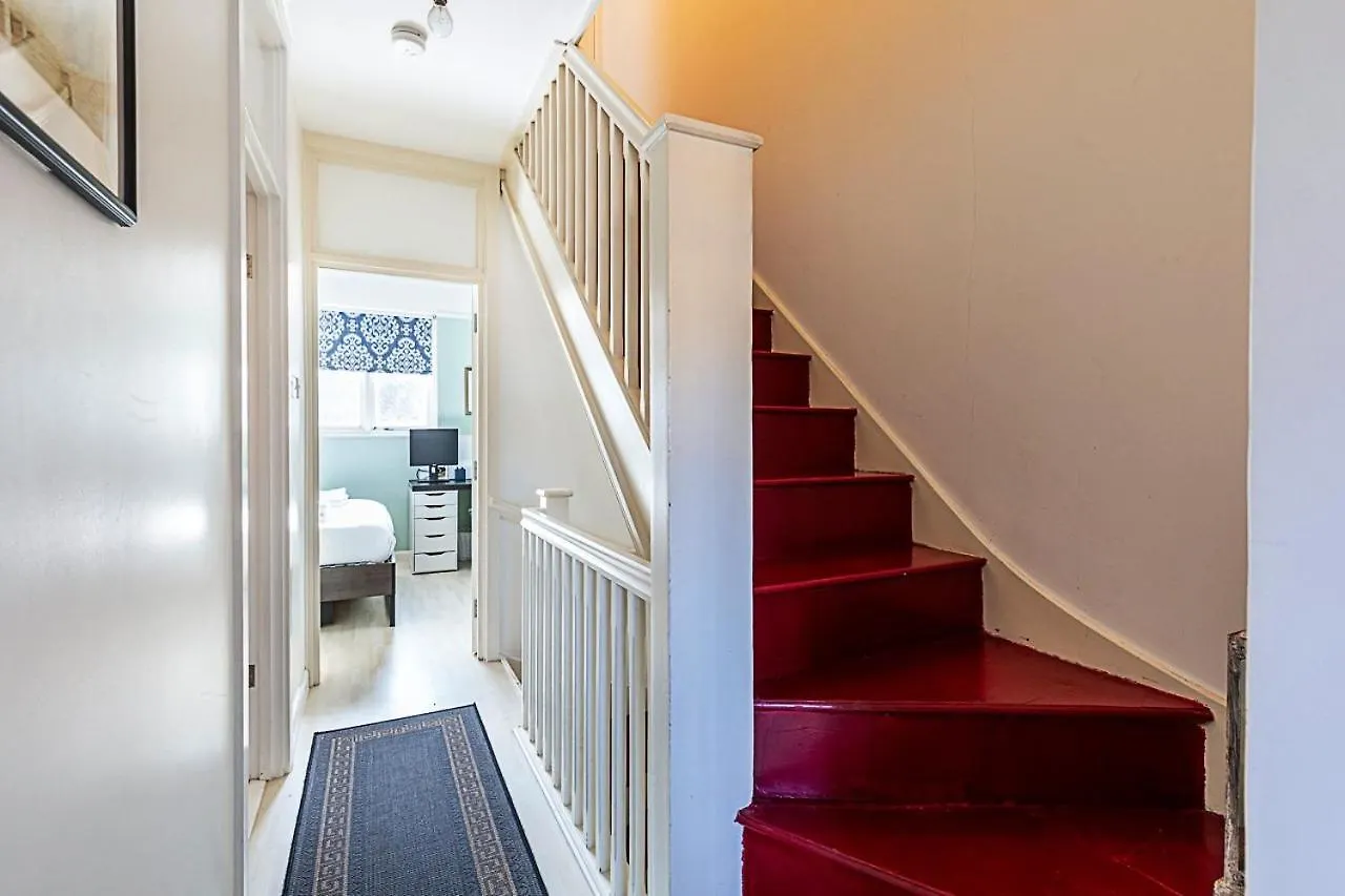 Stylish & Spacious 3-Bed Home In Vibrant Bow London 0*,